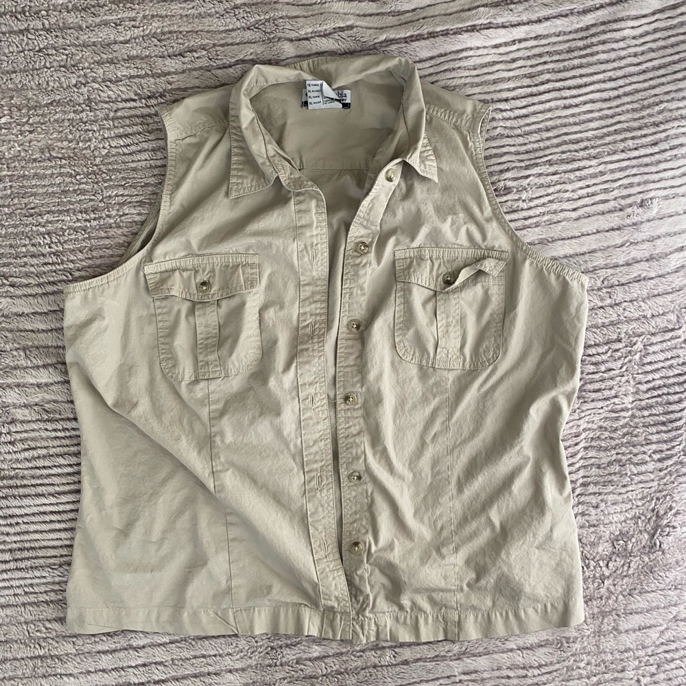 Columbia Women’s Utility Vest Size Extra Large with pockets outdoors